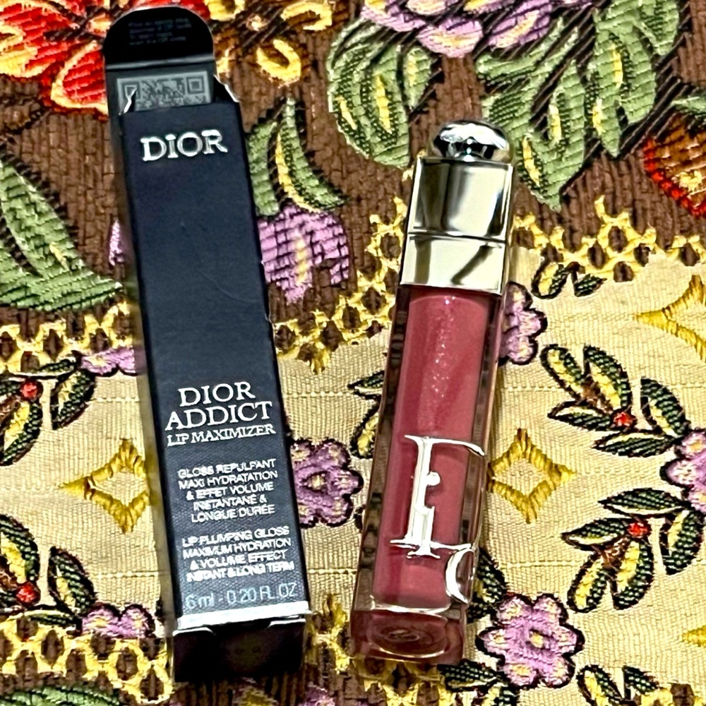 Dior Addict Lip Maximizer  Color: 026 Intense Mauve - A bold mauve
